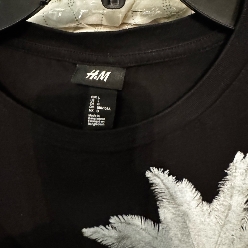 H&M Black Tee with White Palm Design - Picture 2 of 3